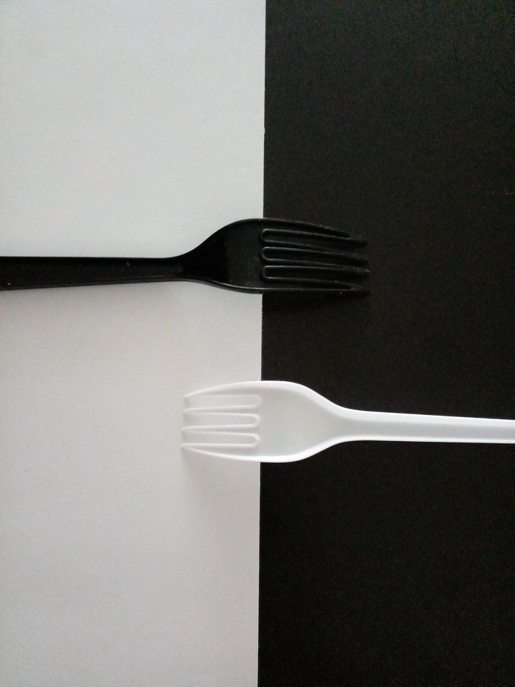 Пластиковые вилки.
