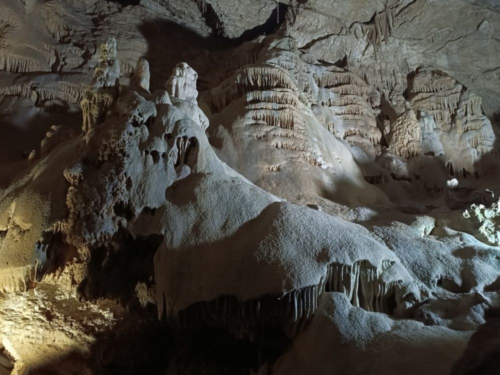 Пещеры и их гроты