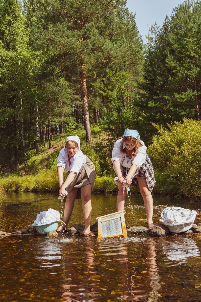 Стирка на реке