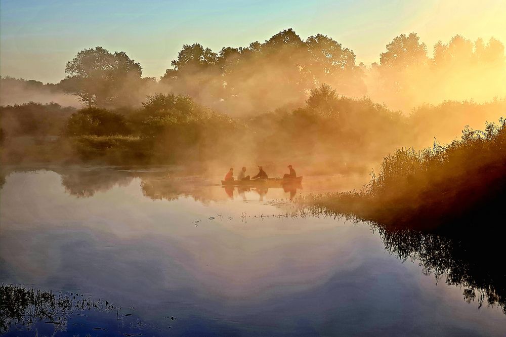 Рассвет на реке