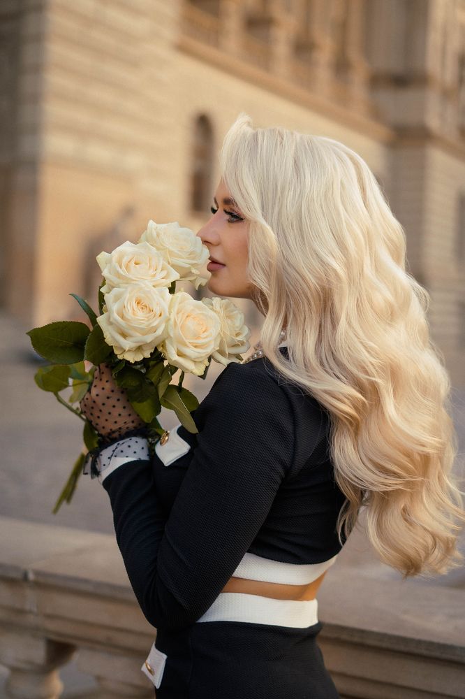 Блондинка в городе