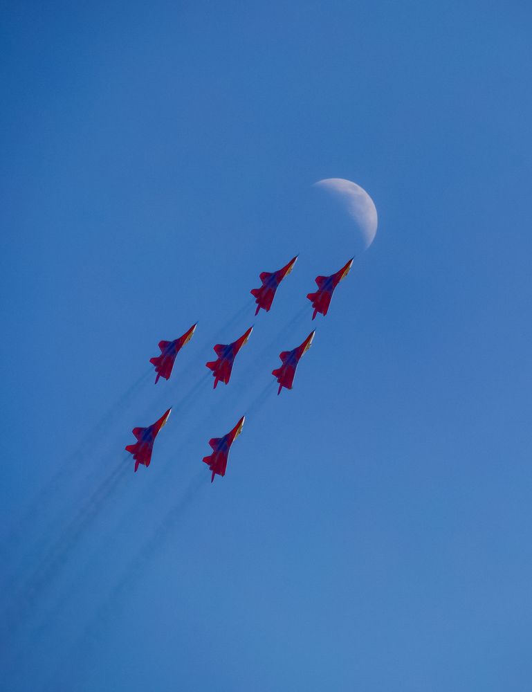 "Стрижи" в небе