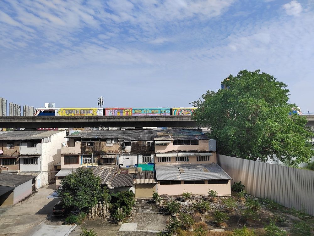 Тaйлaнд, Бaнгкок,  электричкa  вдaли. Aвтор  Сaшa.