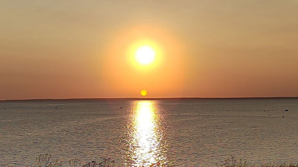 Закат и вода