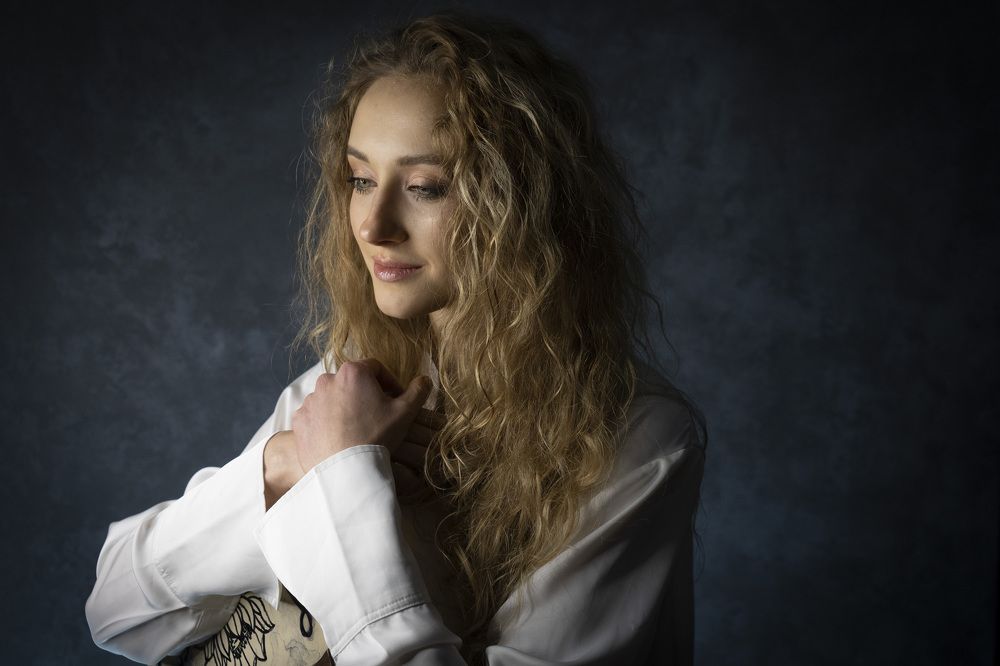 Девушка с гитарой