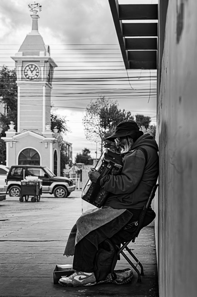 Una tarde de acordeón en Uyuni