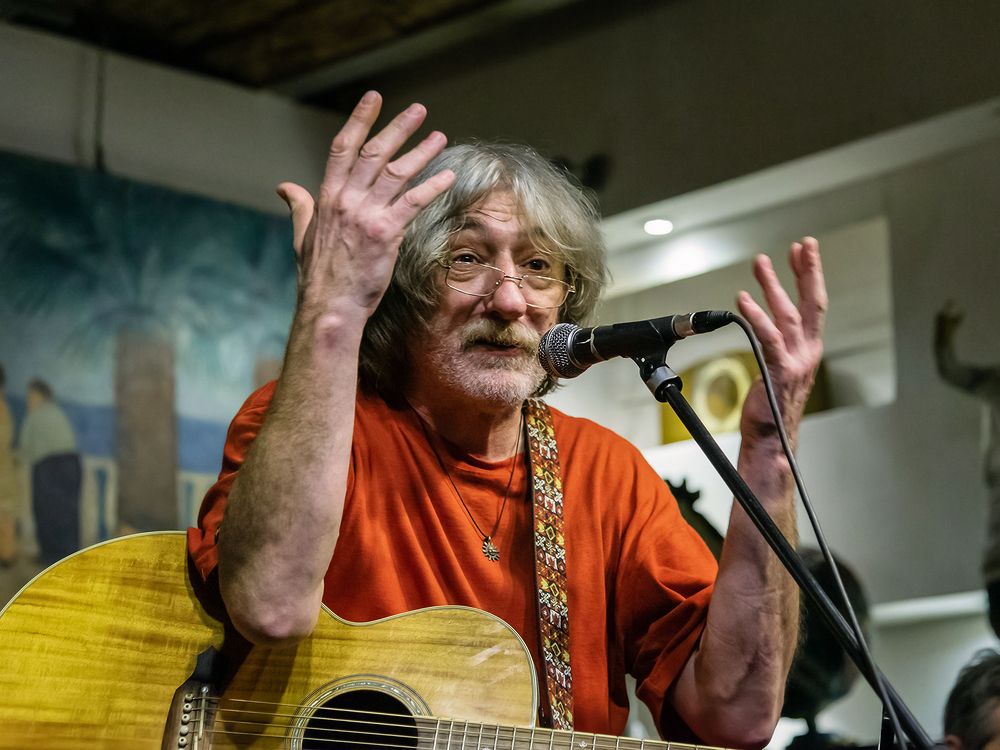 Олег Чилап на клубном концерте