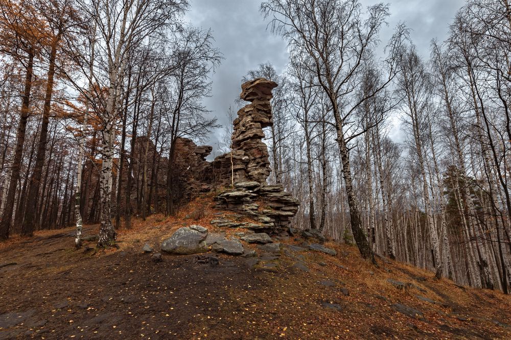 Средь опавшей листвы.