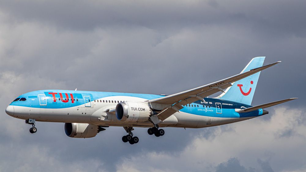 Tui Boeing 787 Dreamliner on Final Approach