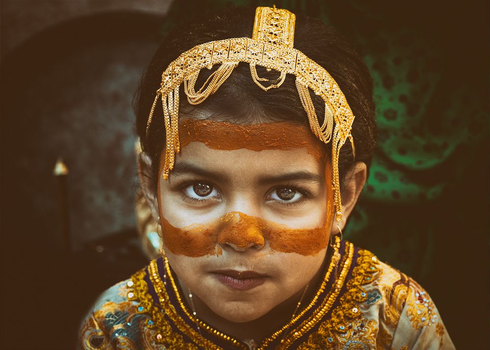 Traditional Oman kid