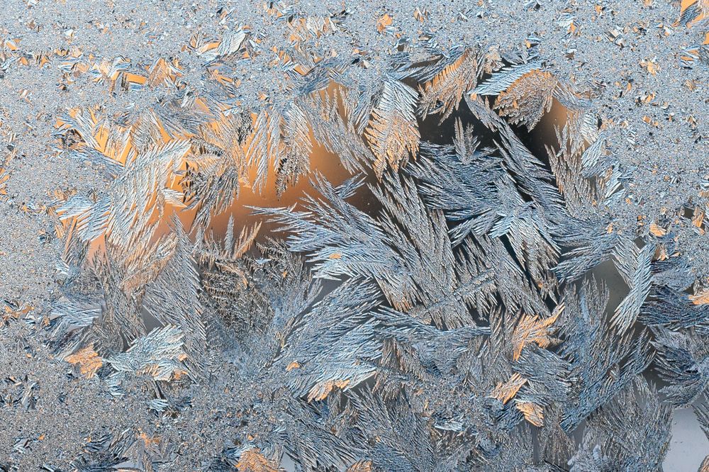 мороз рисует на стекле