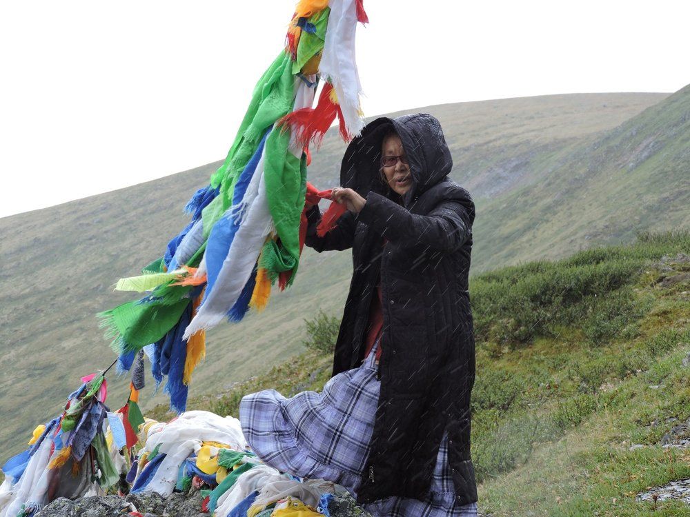 Ом-мани-падме-хум! Хозяева гор, дайте Вашу милость!