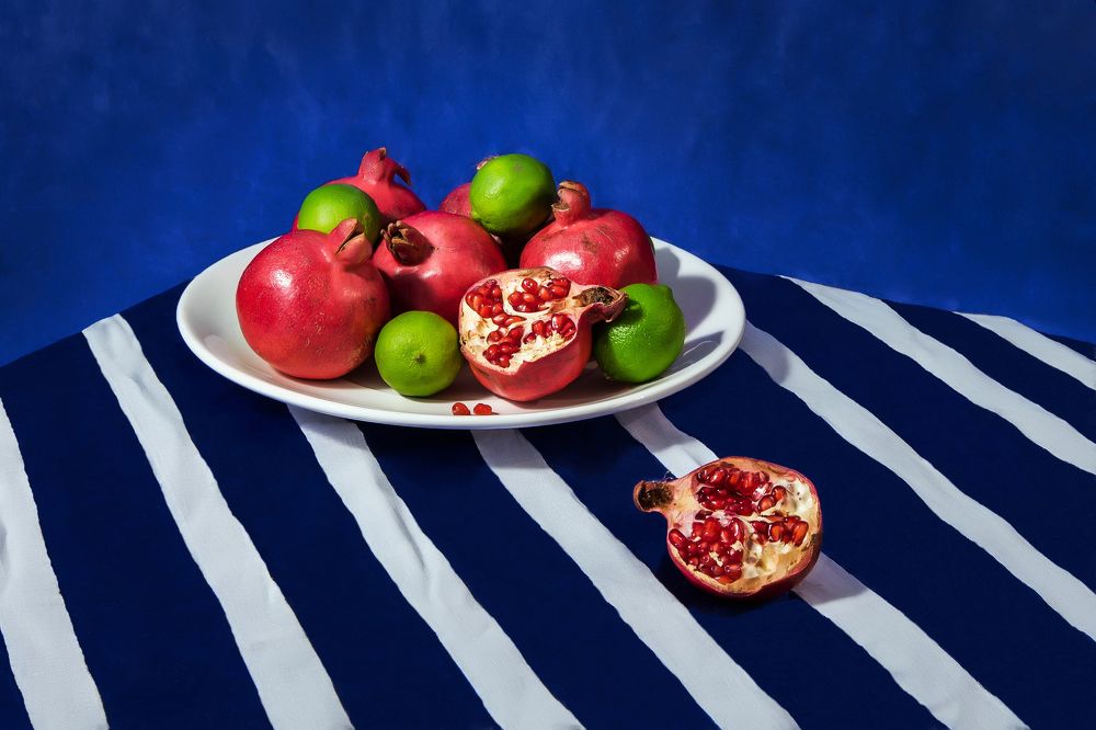 Натюрморт с гранатами