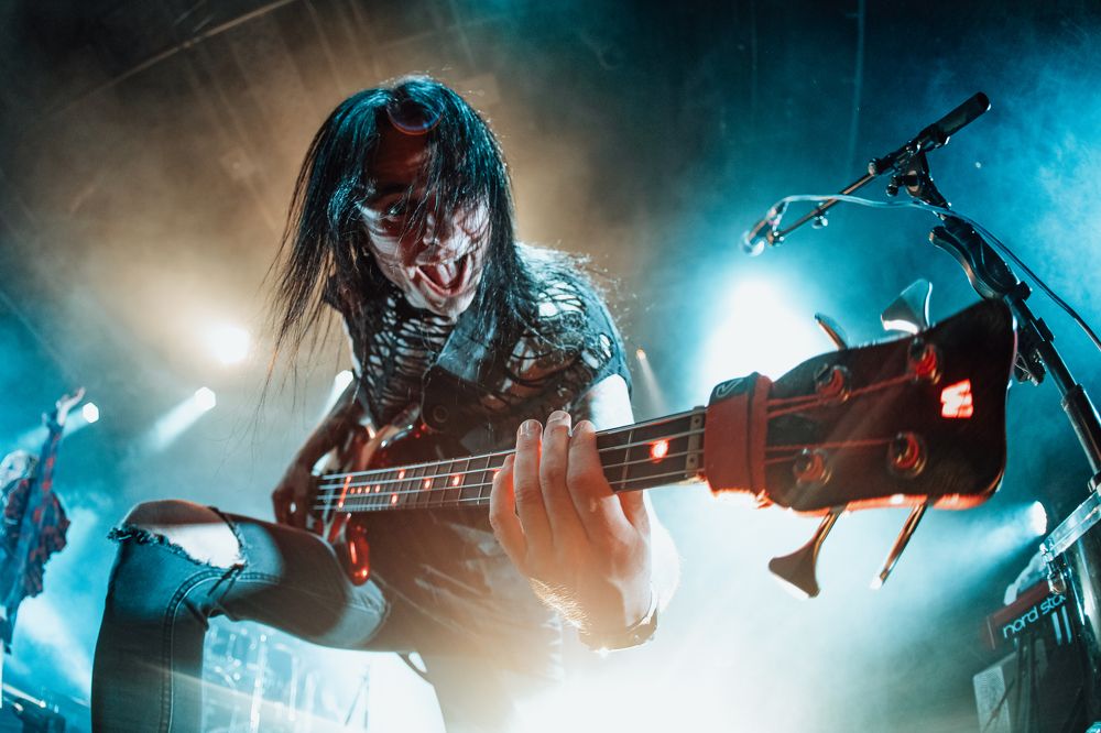 Леонид Максимов бас-гитарист