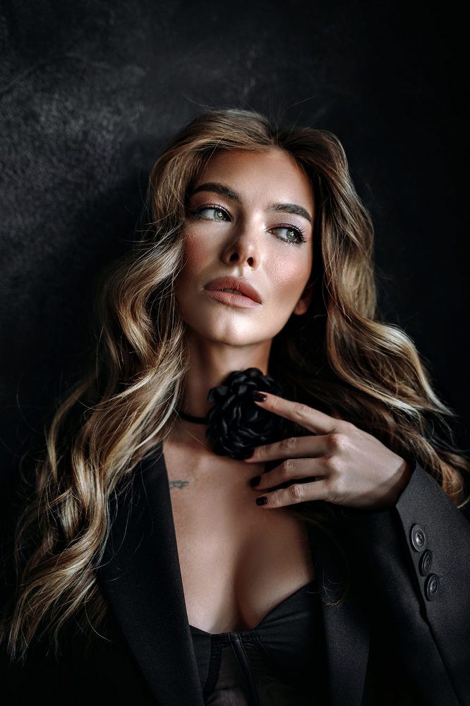 Кристина у камина