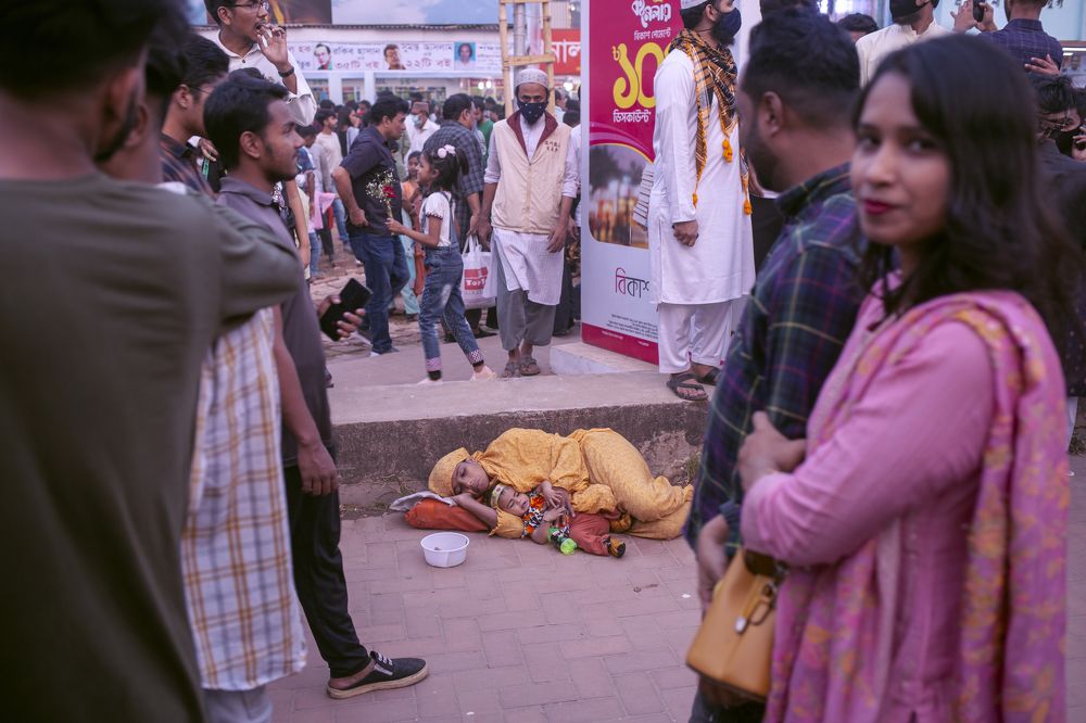 Watchers watch and the livers live