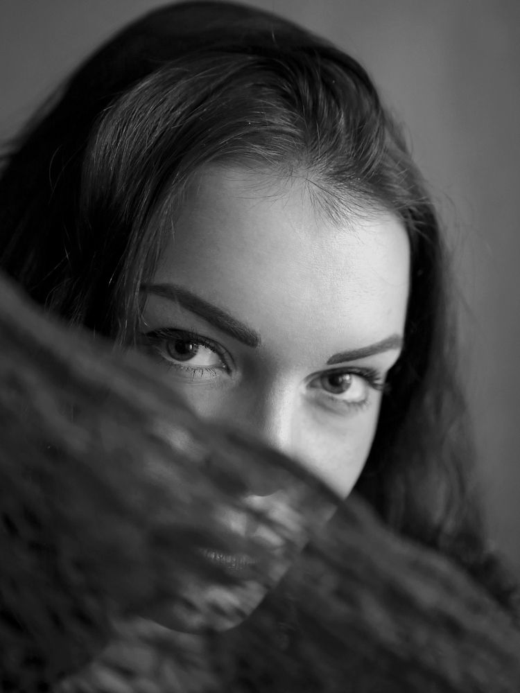 Очи черные, очи страстные.