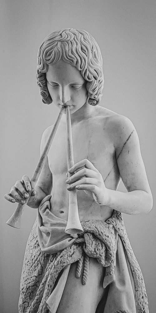 Статуя "Мальчик"