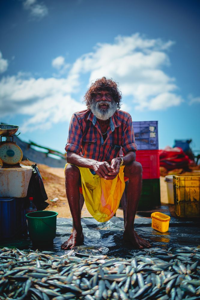 Торговец на рыбном рынке