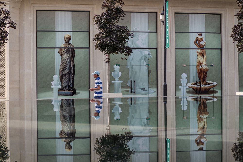 В зазеркалье