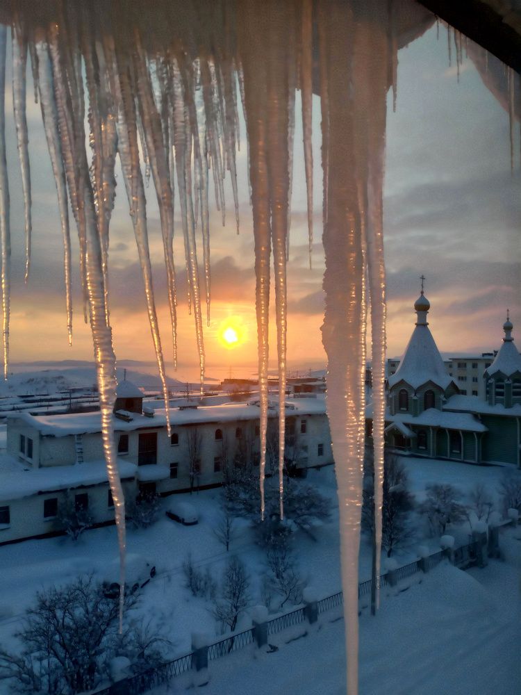 Первые лучи солнца после полярной ночи в заполярье