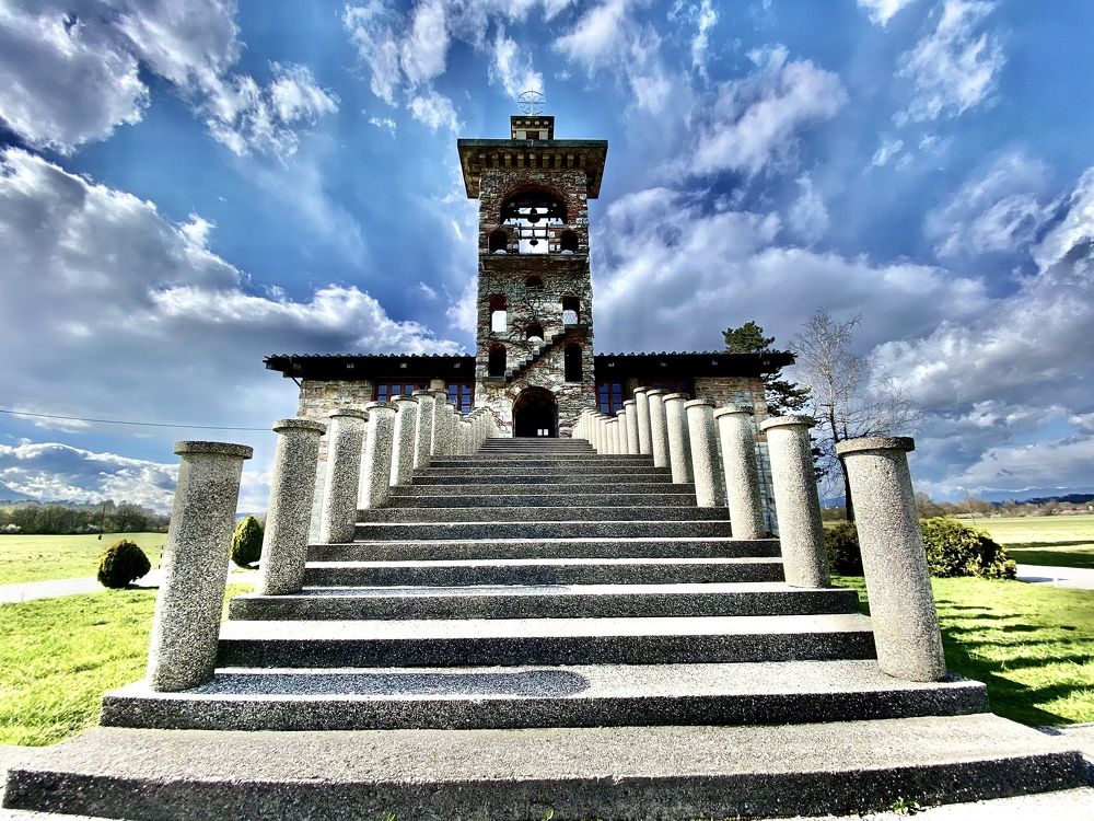 Le grandeur! ( from bellow..)