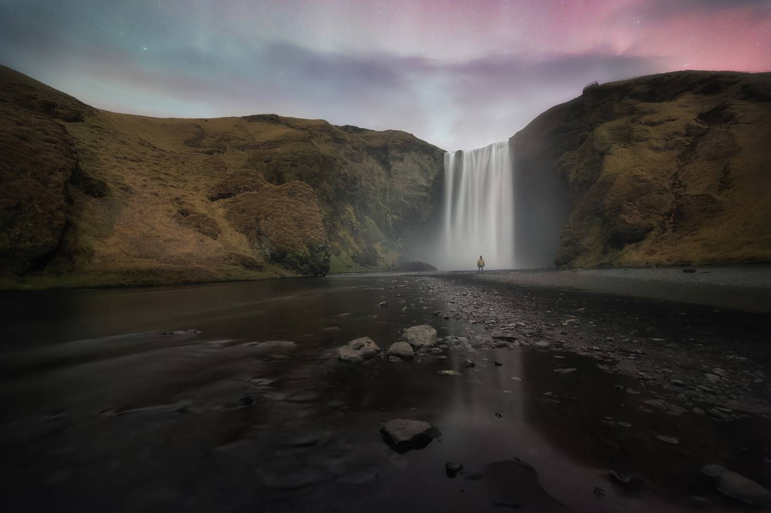 Aurora borealis in Skogafoss