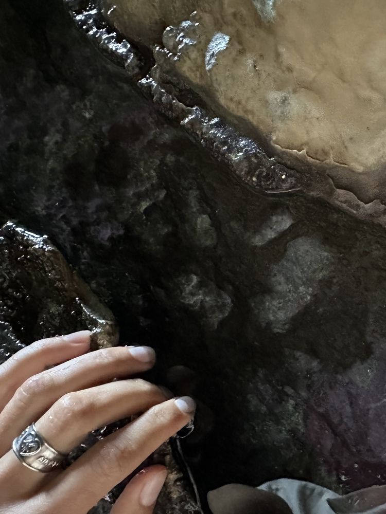 Отражаясь в пещерных водах