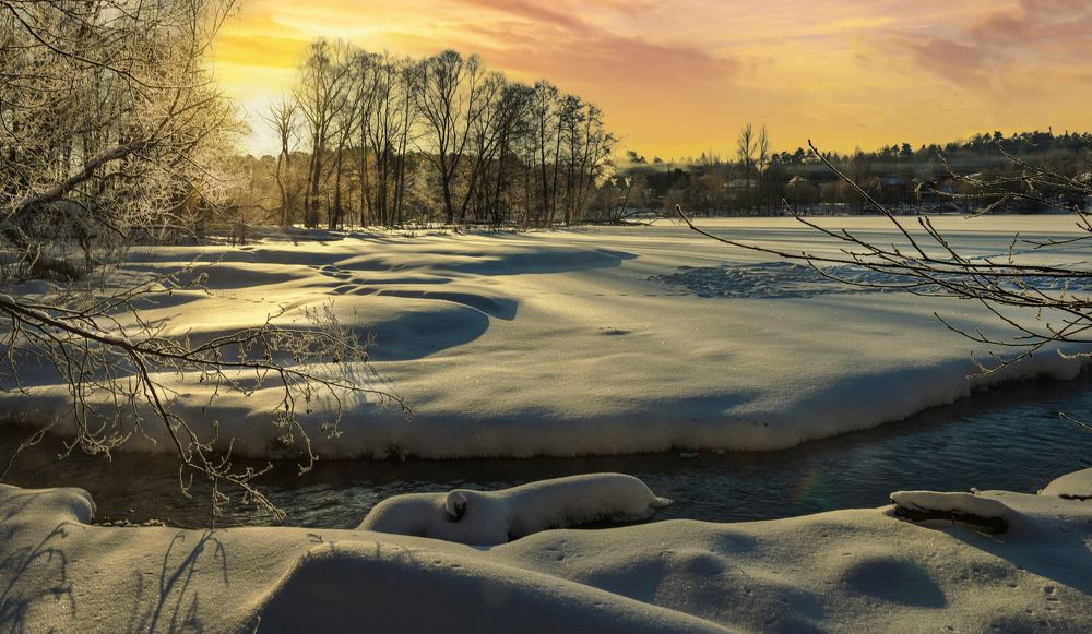 Закат бросает полутени… Ещё один уходит день…