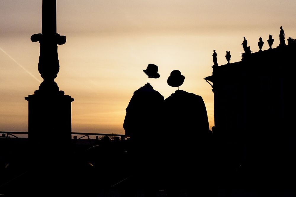 Парочка на Дворцовой