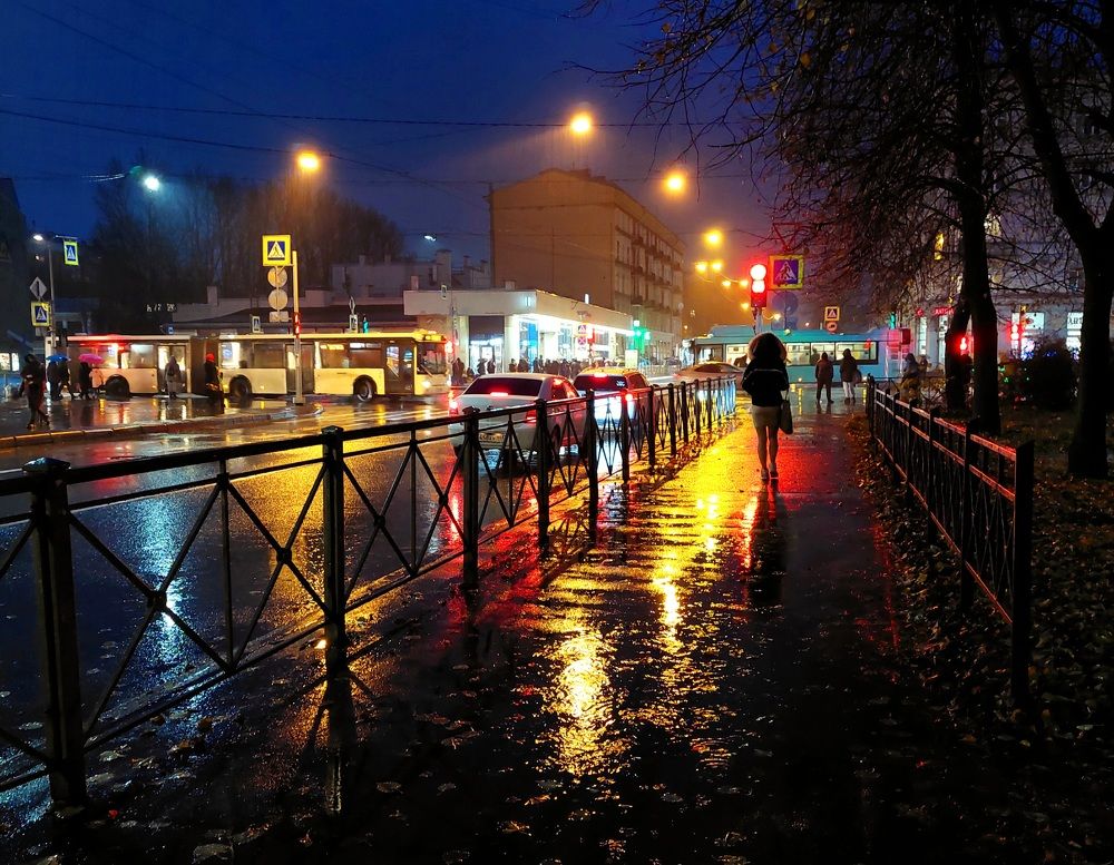 Перекрёсток. Ноябрь, дождь