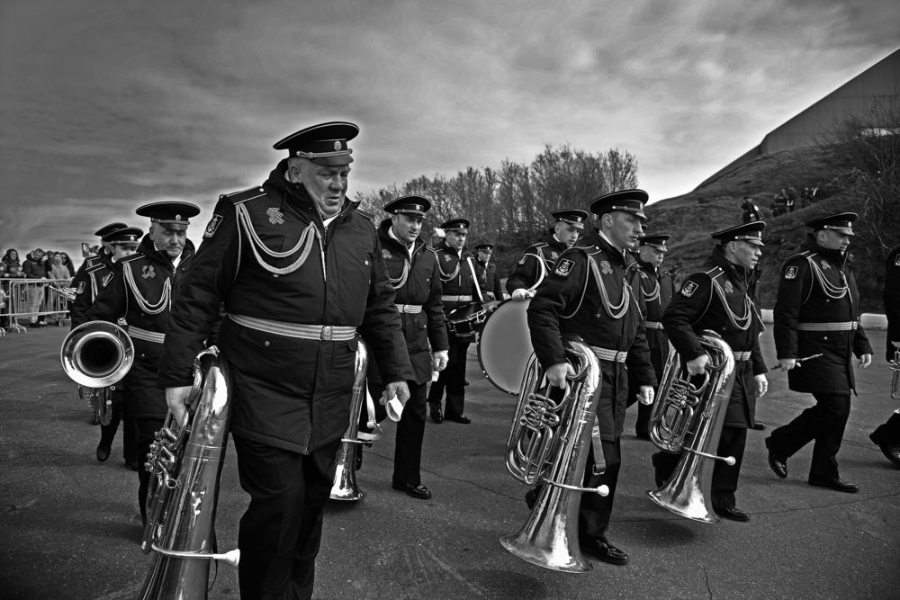 На позицию.