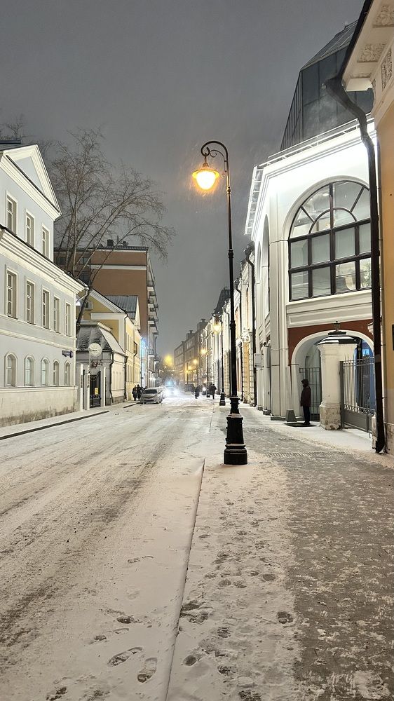 Ночь. Улица. Фонарь. Зима.