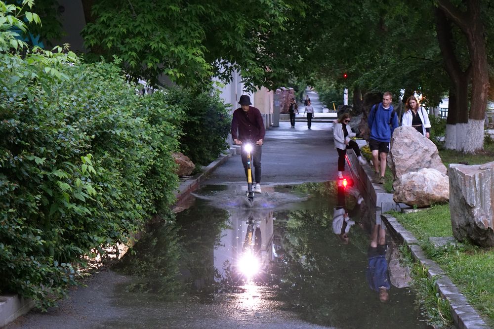 ПОСЛЕ ДОЖДИКА ПО ЛУЖАМ…