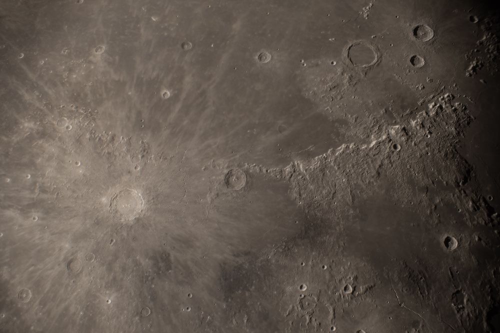 Кратер Коперник и лунные горы Апеннины