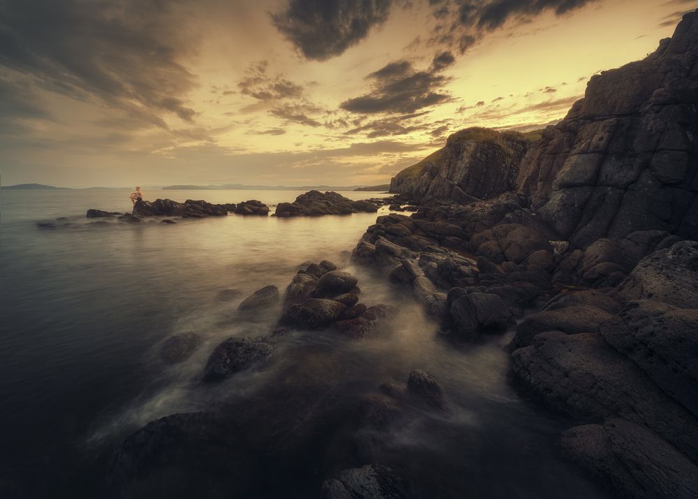 Перед наступлением сумерек у моря