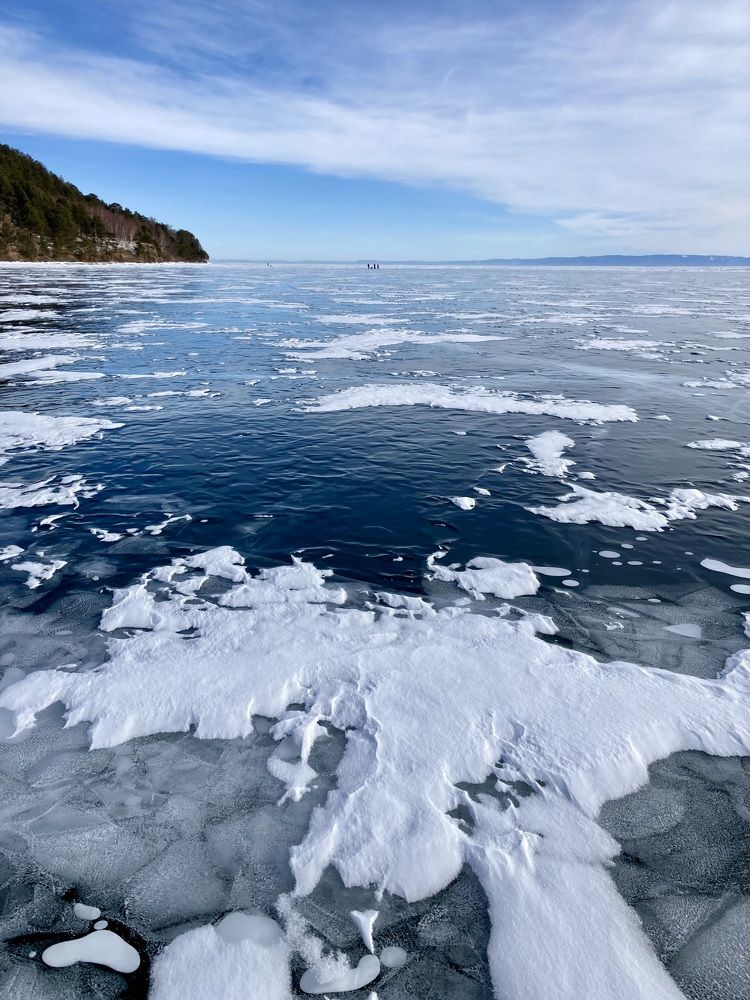 Лёд Байкала.