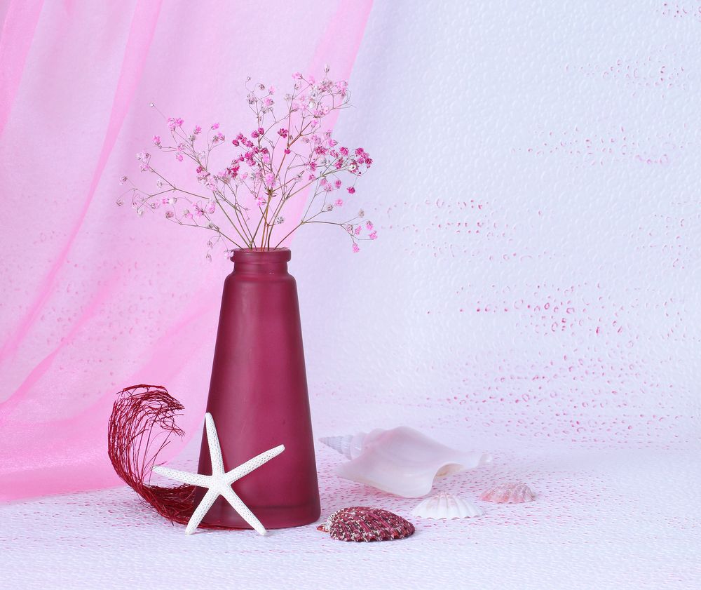 Натюрморт малиновых тонах