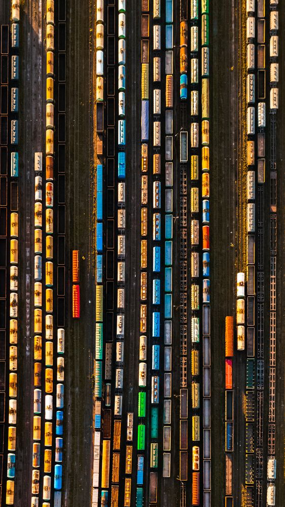 Яркие нити железных дорог