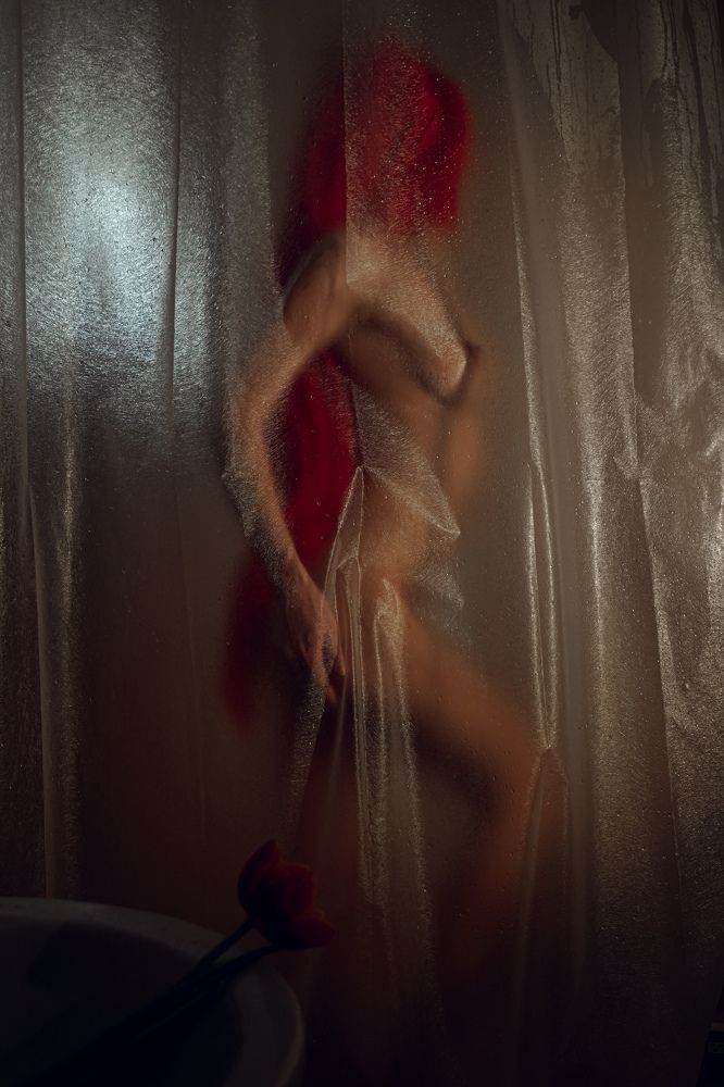 Девушка в красном