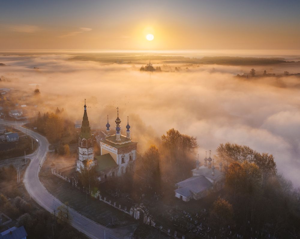 Рассвет над храмом