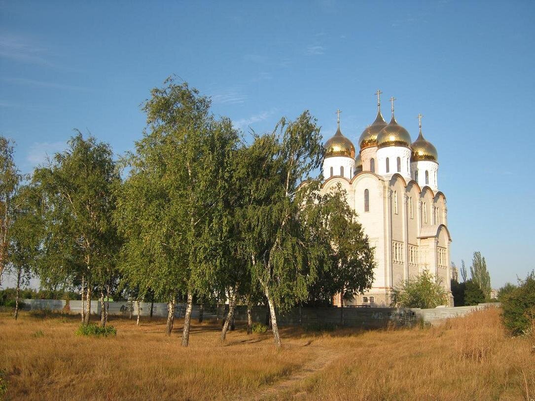 Храм Блаженной Матроны: гармония природы и духа.