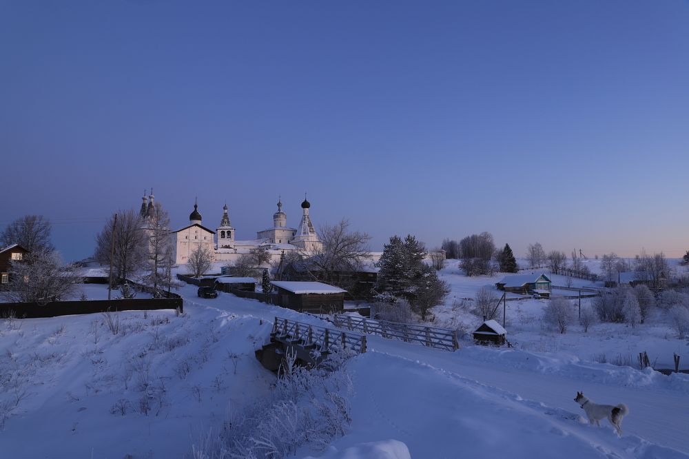 По дороге на утреннюю службу в храм