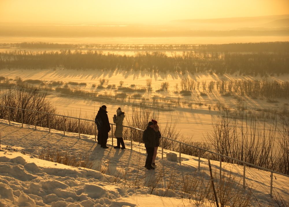 в лучах золотистого заката