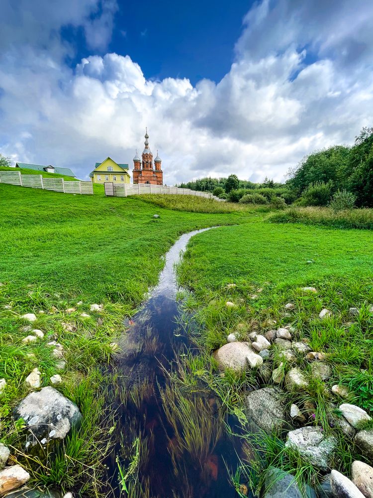 Исток Волги с видом на Ольгинский женский монастырь