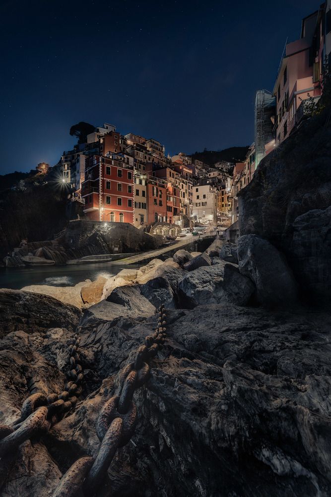 Chains of Riomaggiore: Capturing the Moment