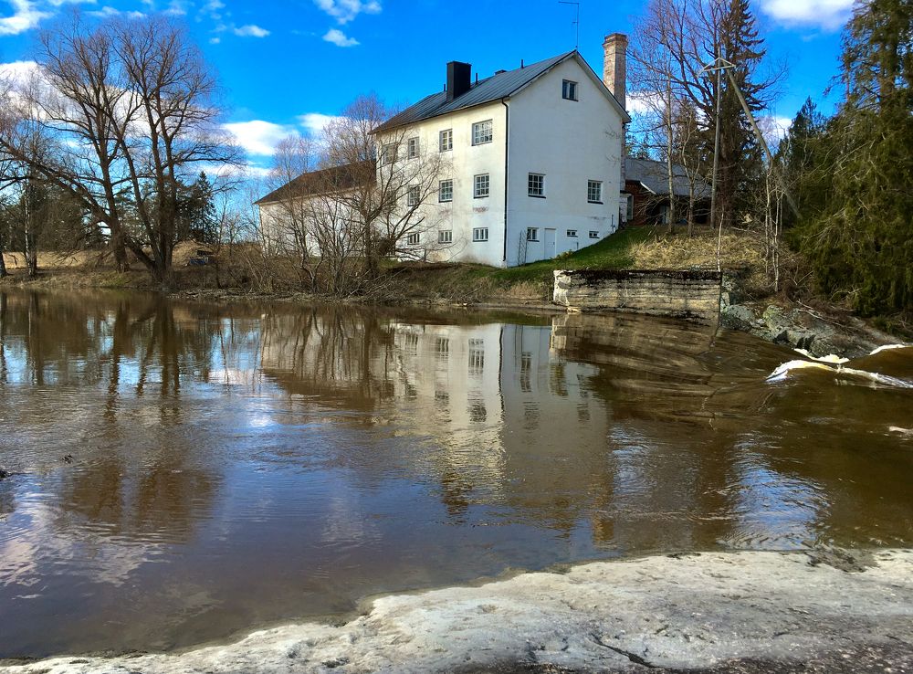 В апрельский день.