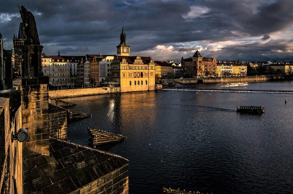 Выше по течению