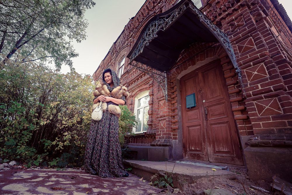 Дама в платке