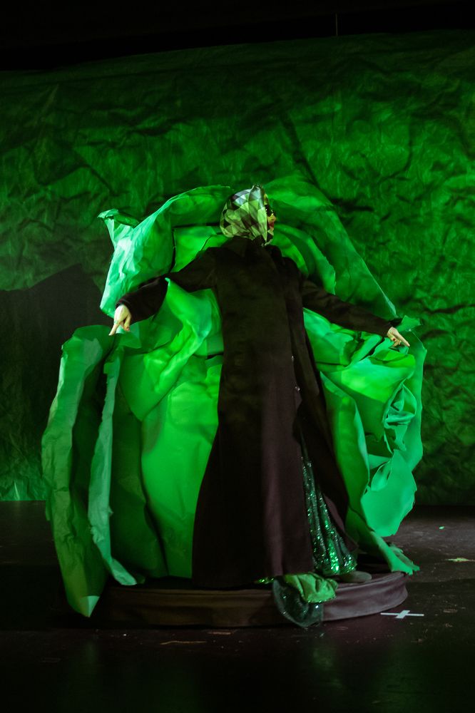 Цвет в спектакле